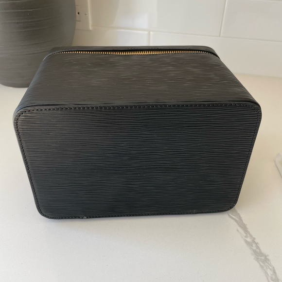 Cloth and Paper Vanity case - Picture 2 of 5